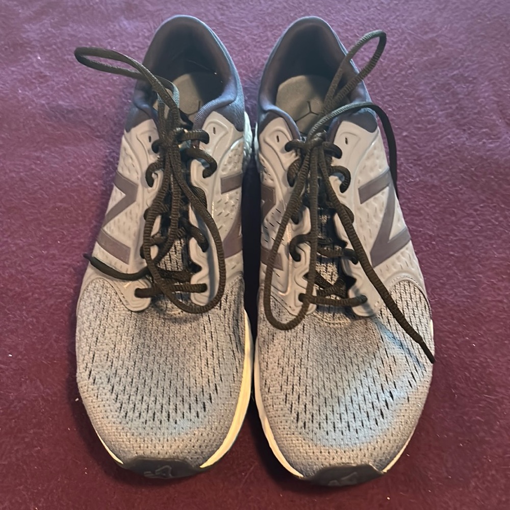 Women’s New Balance Zante BB4 Athletic Shoes. Worn once blue/grey and black